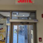 Automatic door operator system installed by Technologie Hilios Inc. in Montreal – high-quality European automatic door solutions for commercial and industrial buildings.